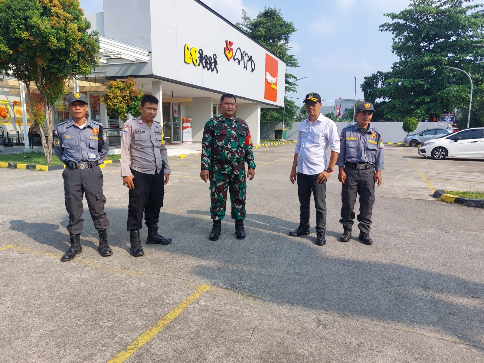 Tingkatkan Keamanan Lingkungan, Tiga Pilar Jatimurni Gelar Patroli Bersama