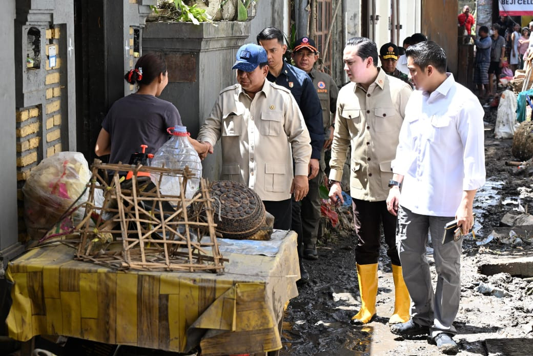 Panglima TNI Dampingi Presiden Prabowo Tinjau Lokasi Pasca Banjir di Bali