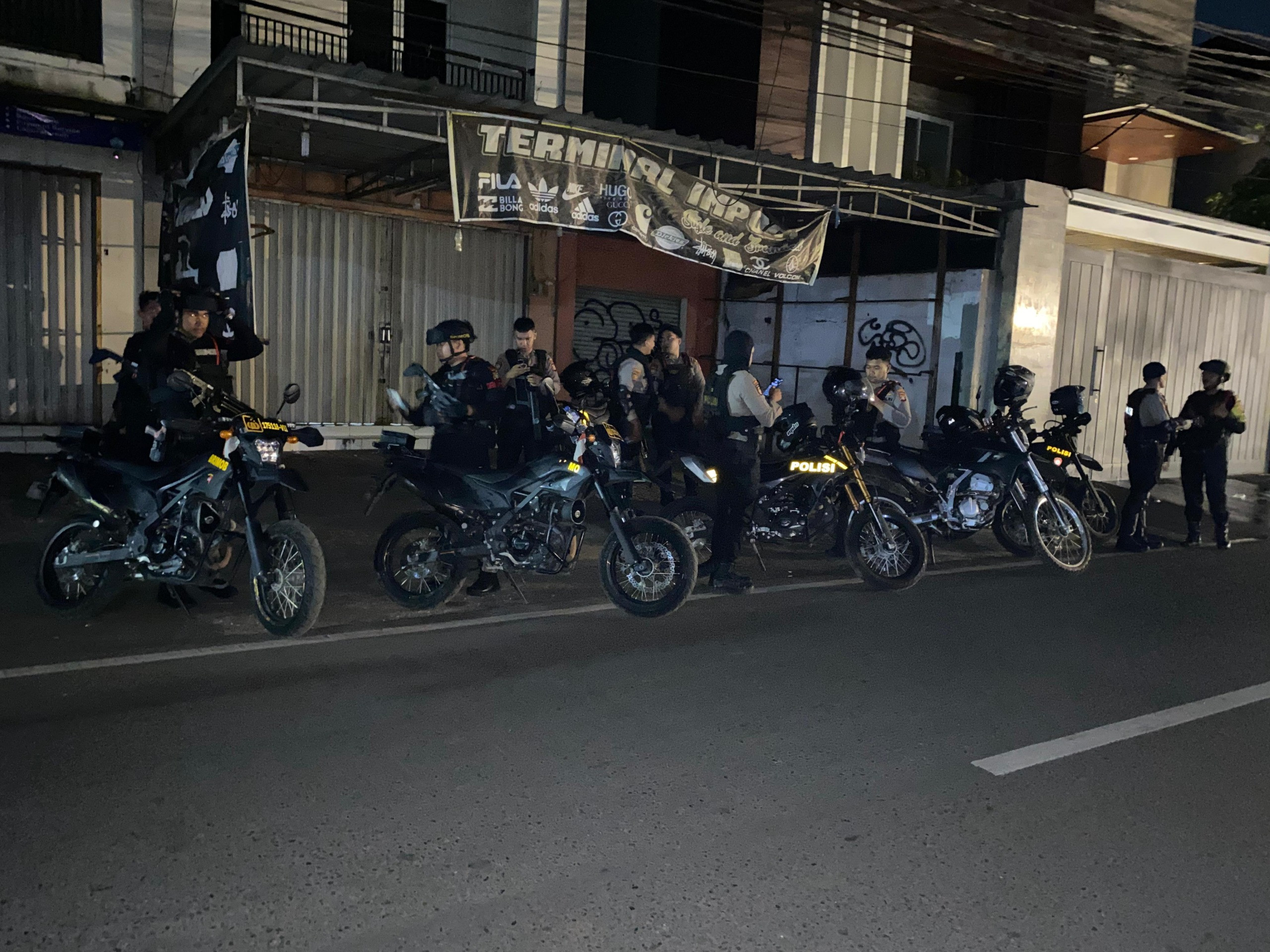 Patroli Brimob dan Perintis Bubarkan Balap Liar di Kawasan Jalan Taman Mini, Sejumlah Remaja Diamankan