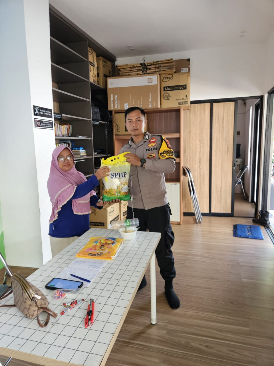 Polsek Kelapa Gading dan Bulog Gelar Gerakan Pangan Murah untuk Warga