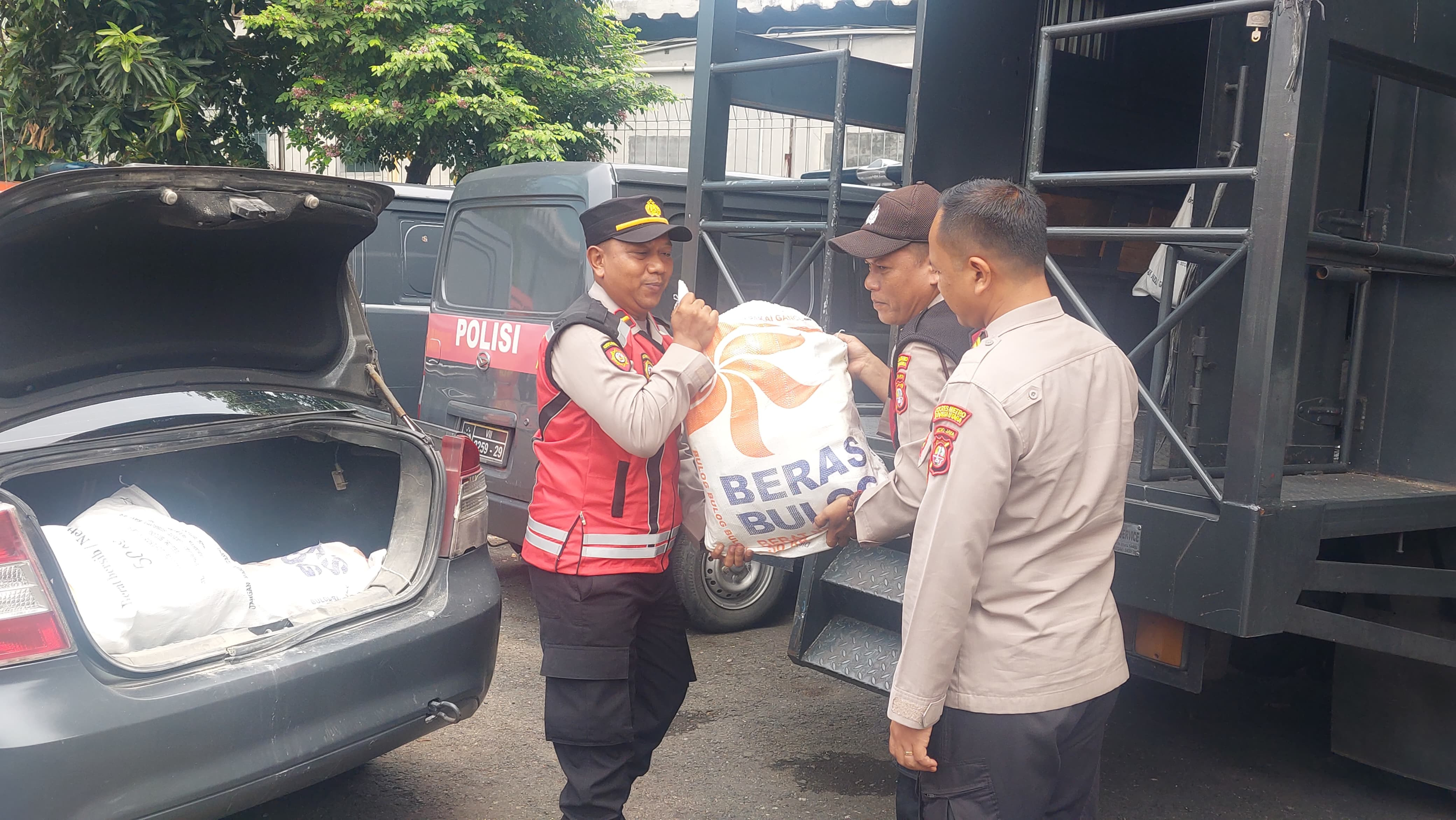 Polri dan Bulog Gelar Gerakan Pangan Murah, Ringankan Beban Warga Penjaringan Jakarta Utara