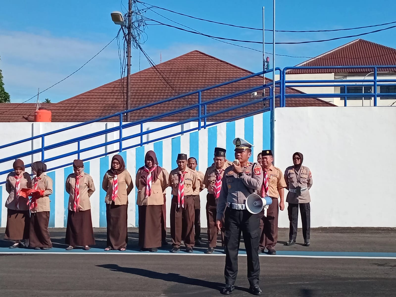 Polres Metro Bekasi Kota Berikan Penghargaan Pramuka dan Edukasi Keselamatan Berkendara