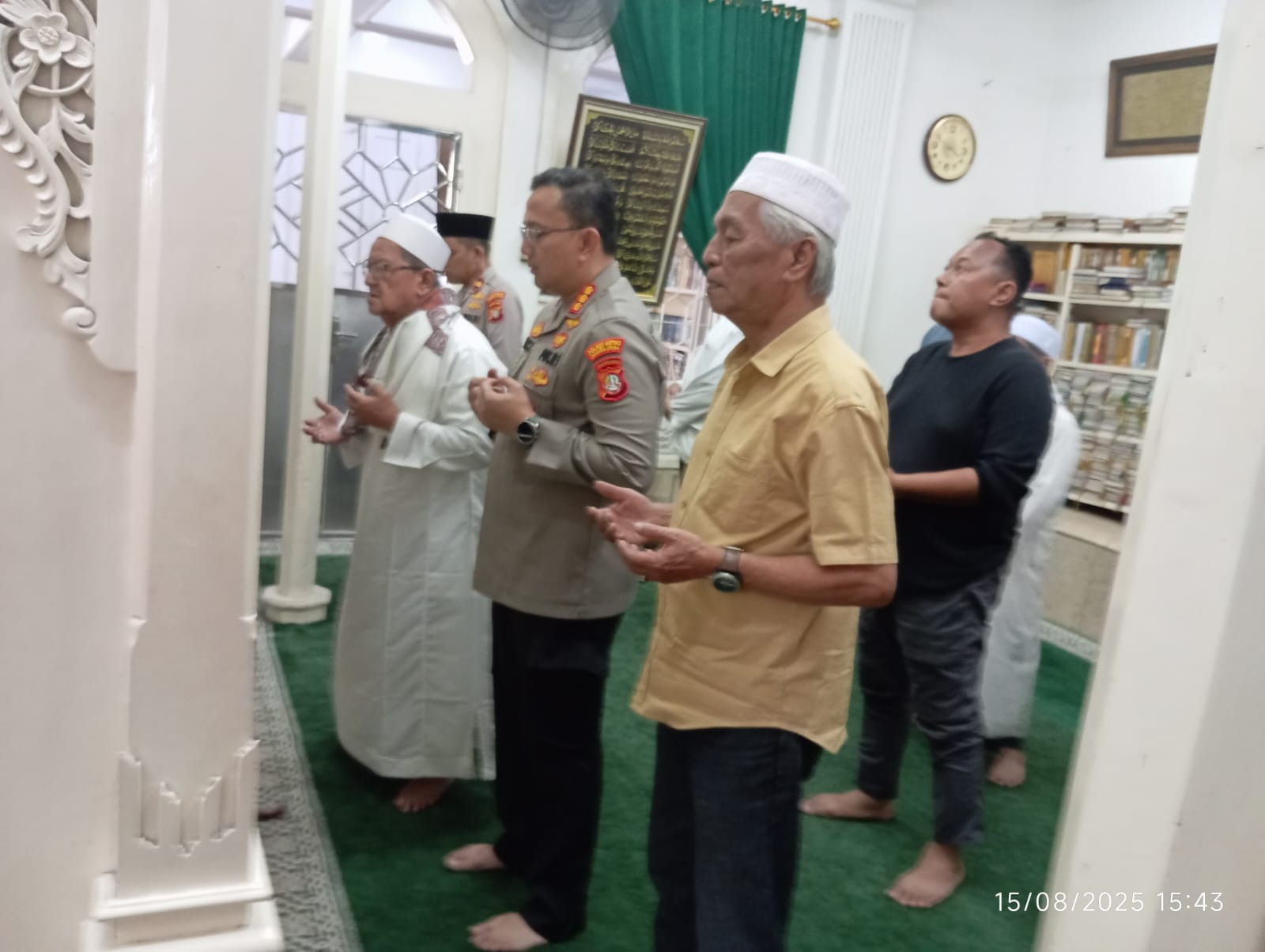 Kapolres Metro Jakarta Utara Sambangi Masjid Keramat Luar Batang, Perkuat Silaturahmi dengan Tokoh Agama