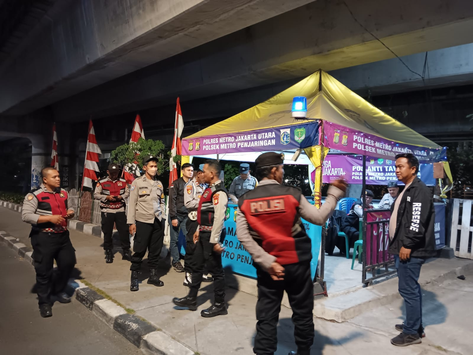Jaga Jakarta, Jaga Lingkungan: Polsek Metro Penjaringan Tingkatkan Patroli Malam Cegah Tawuran dan Kejahatan Jalanan