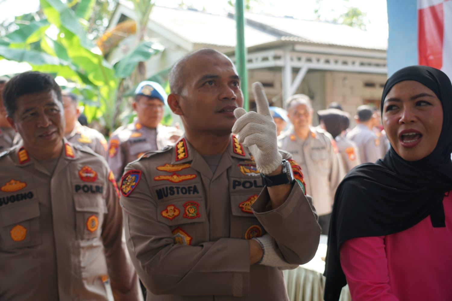 Kapolres Metro Bekasi Laksanakan Bakti Sosial Bedah Rumah dalam Rangka Hari Bhayangkara ke-79