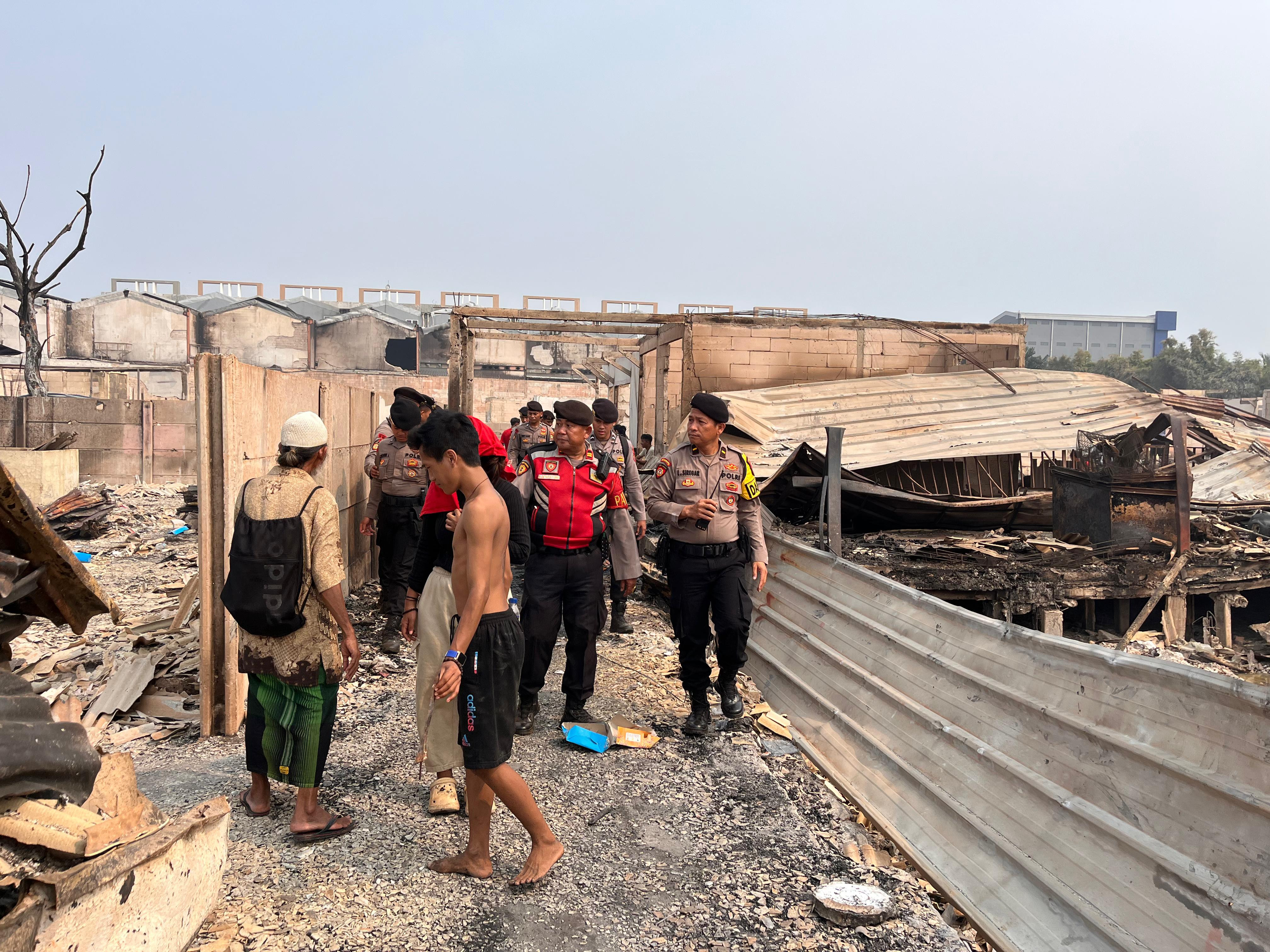 Tanggap Darurat Kebakaran Kapuk Muara, Polda Metro Jaya Kerahkan Personel dalam Misi Kemanusiaan