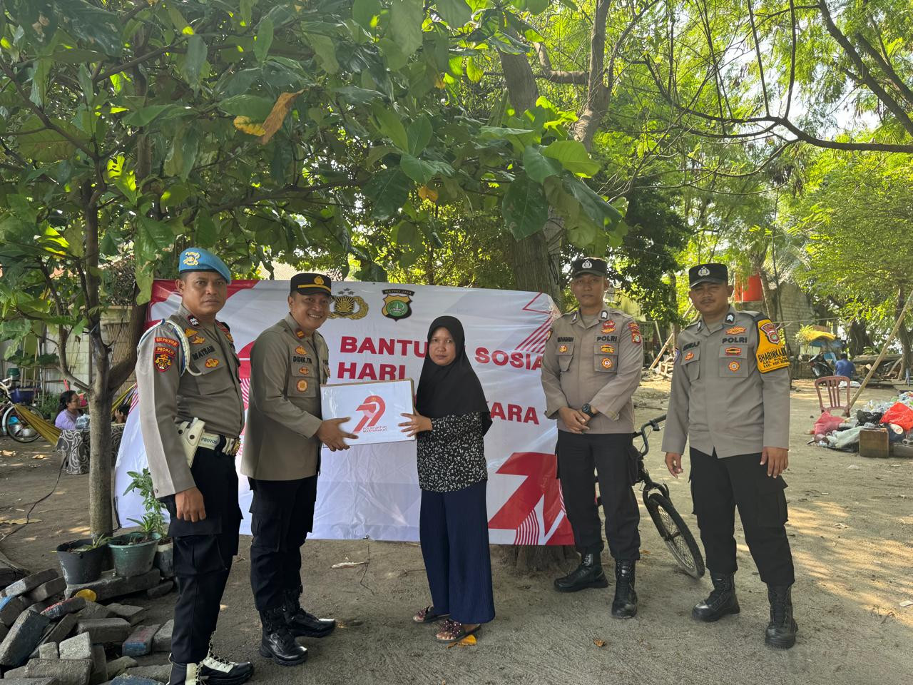 Polsek Kepulauan Seribu Selatan Gelar Bakti Religi dan Baksos di Pulau Tidung, Sambut Hari Bhayangkara ke-79