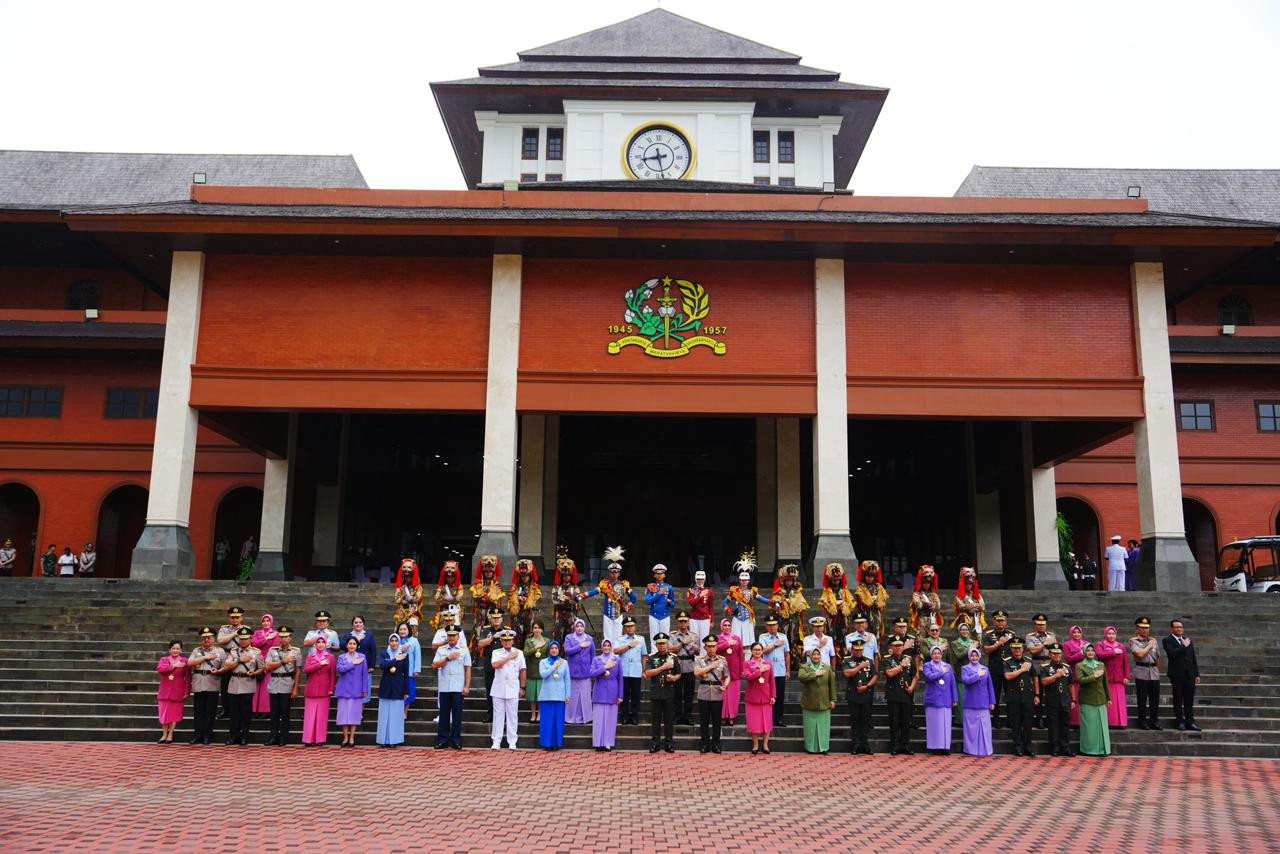 Pimpin Wisuda Prajurit Taruna, Kapolri Tekankan Sinergitas TNI-Polri untuk Wujudkan Indonesia Emas 2045
