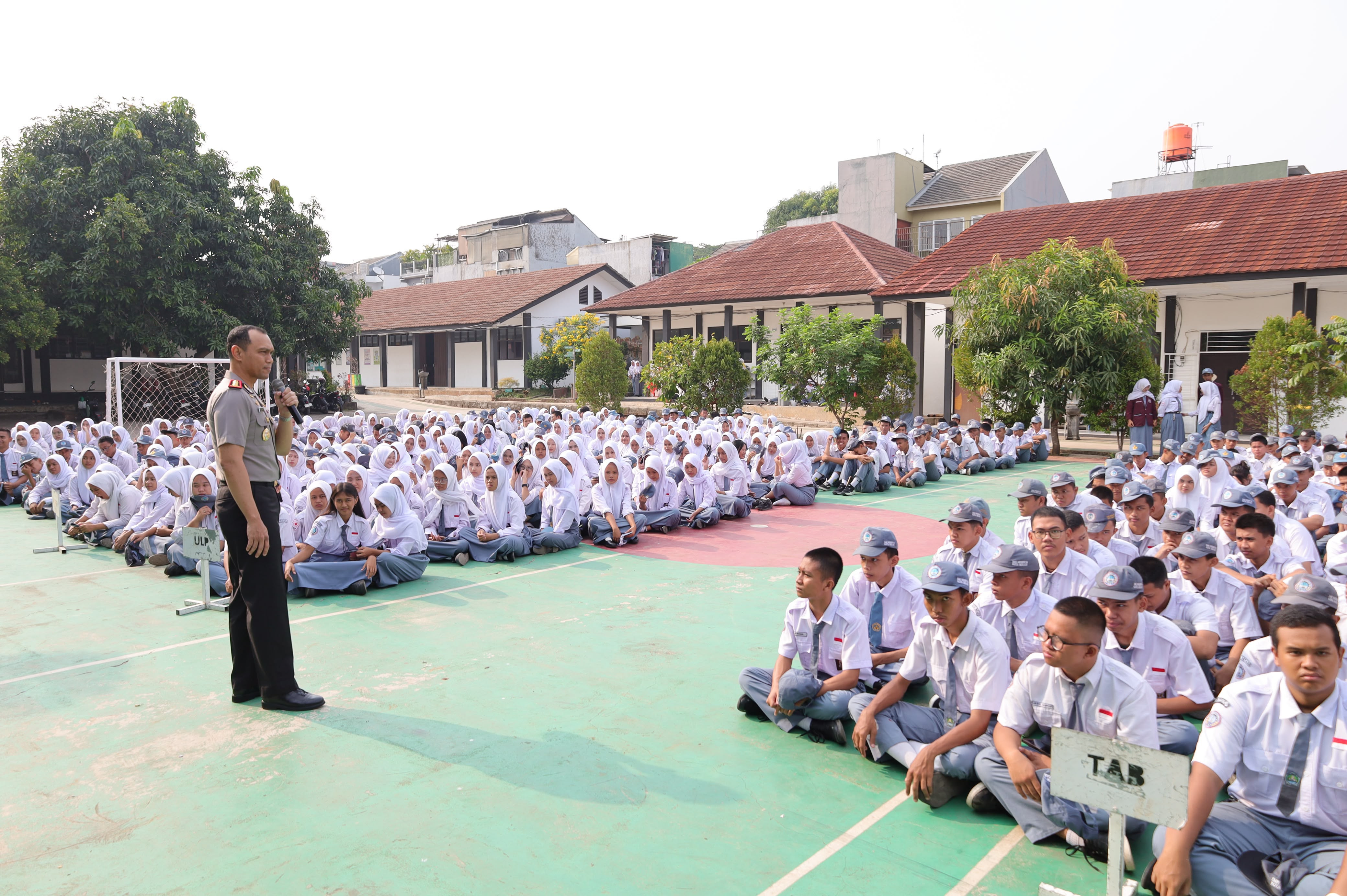 Polisi Peduli Pendidikan, Kapolres Metro Bekasi Kota Ajak Pelajar Berani Tolak Provokasi