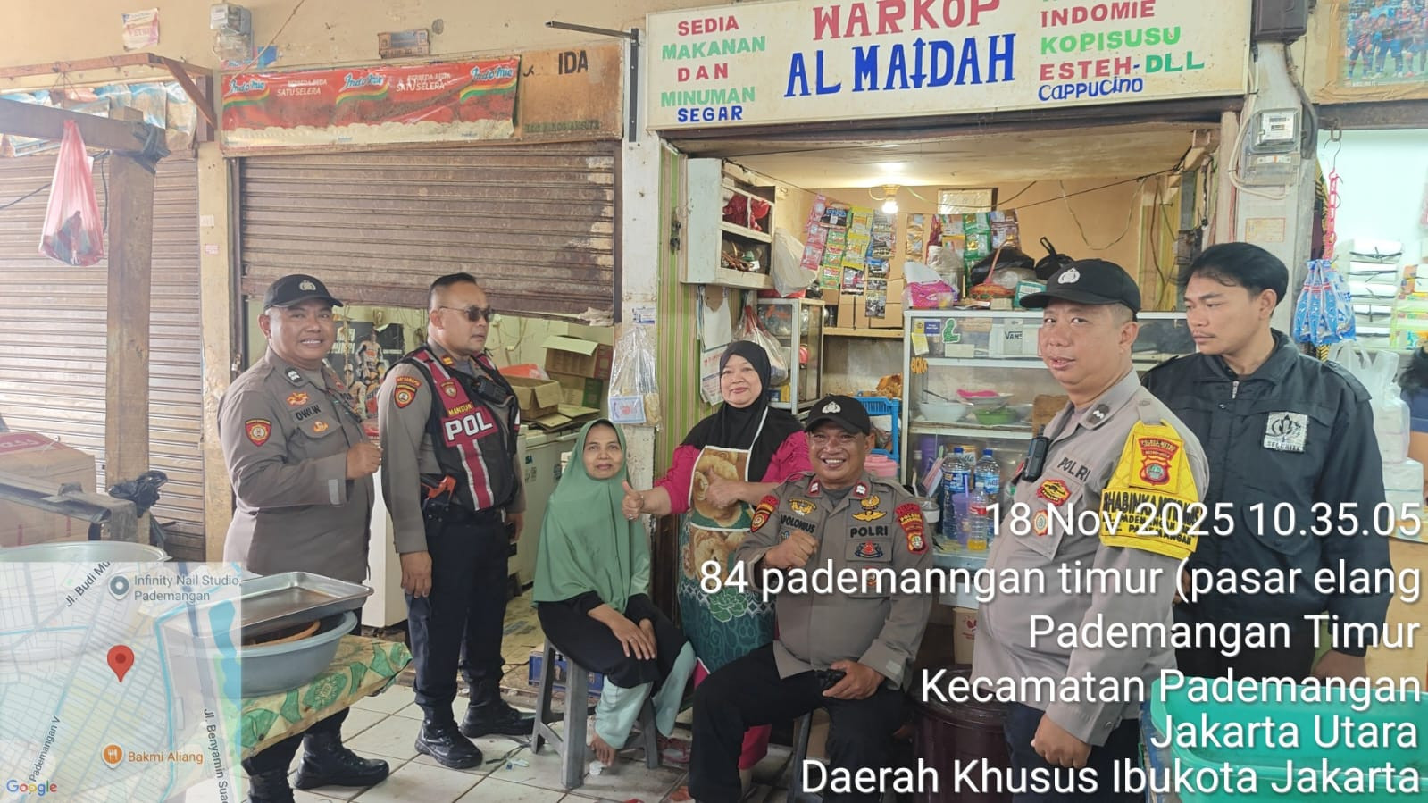 Polsek Pademangan Gelar Patroli Jalan Kaki di Pasar Elang untuk Perkuat Keamanan Lingkungan