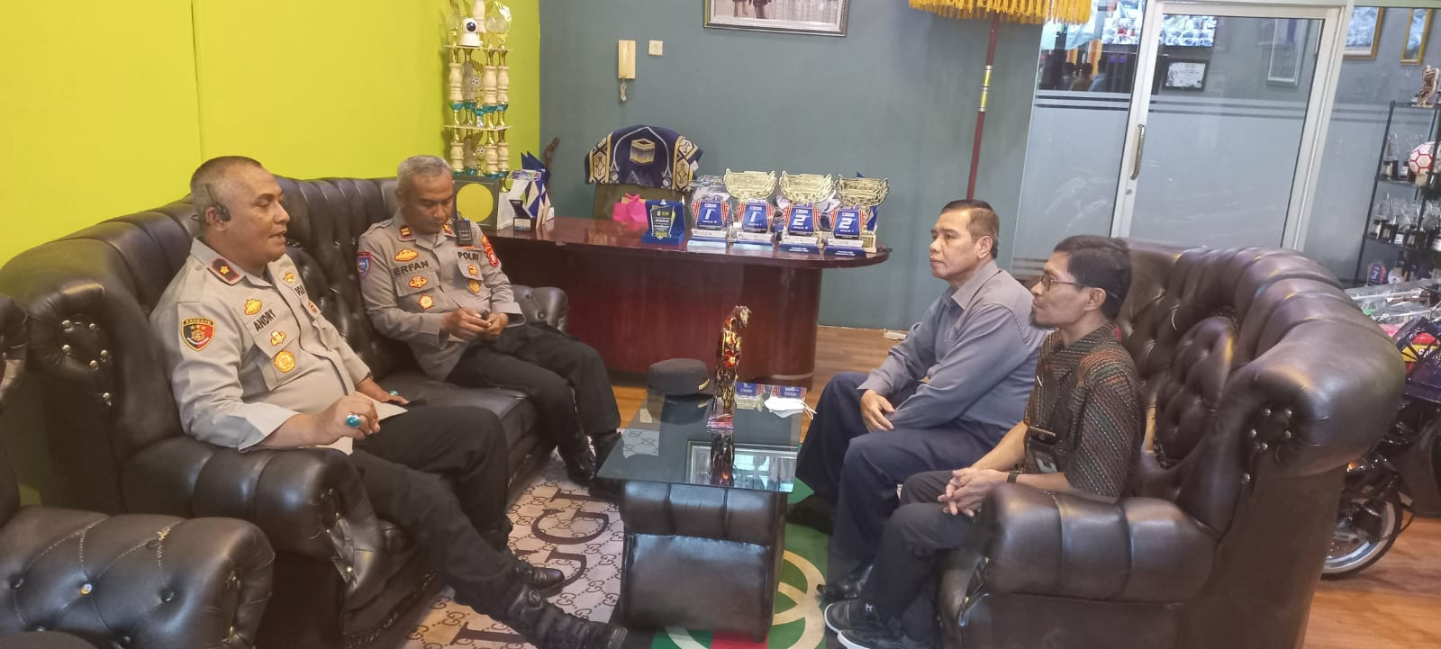 Kapolsek Koja Ajak Guru SMK Walang Jaya Cegah Pelajar Ikut Unjuk Rasa
