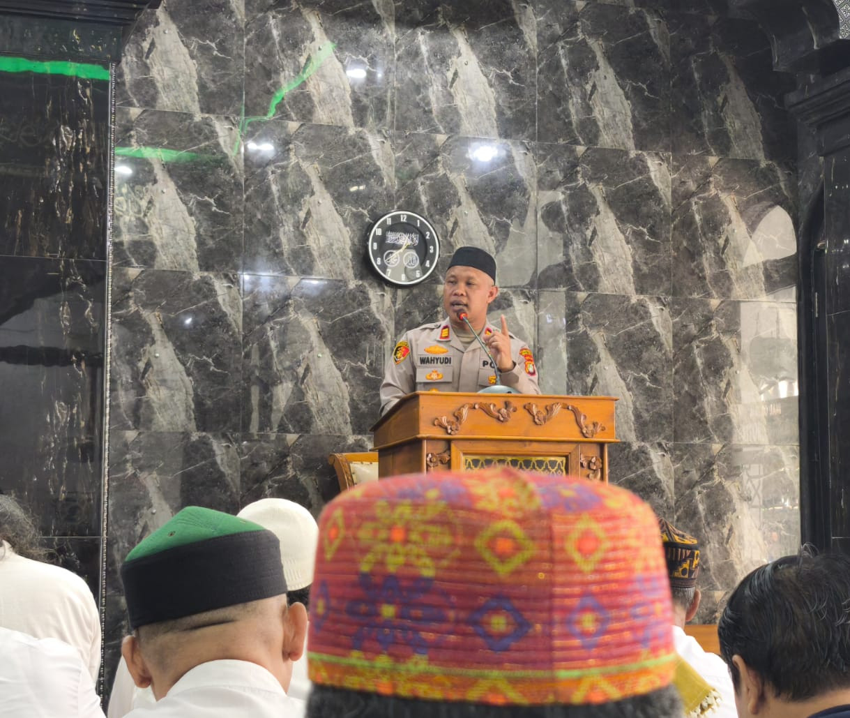 Jaga Jakarta On The Spot, Kapolsek Bekasi Barat Sampaikan Pesan Kamtibmas di Masjid Baiturrahman