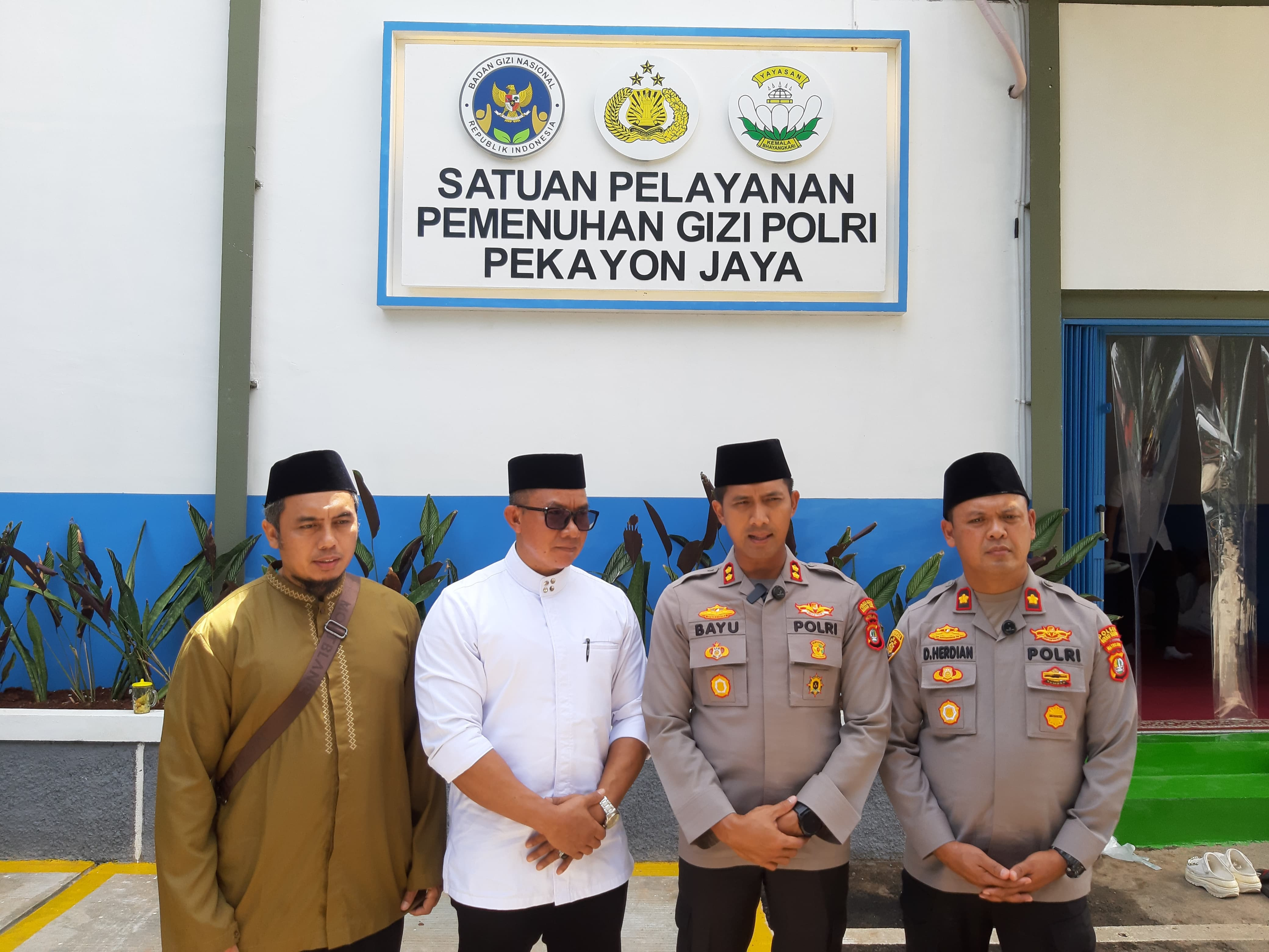 Polres Metro Bekasi Kota Gelar Tasyakuran dan Santunan Anak Yatim di SPPG Pekayon Jaya, Wujud Kepedulian Polri terhadap Kesehatan dan Kemanusiaan