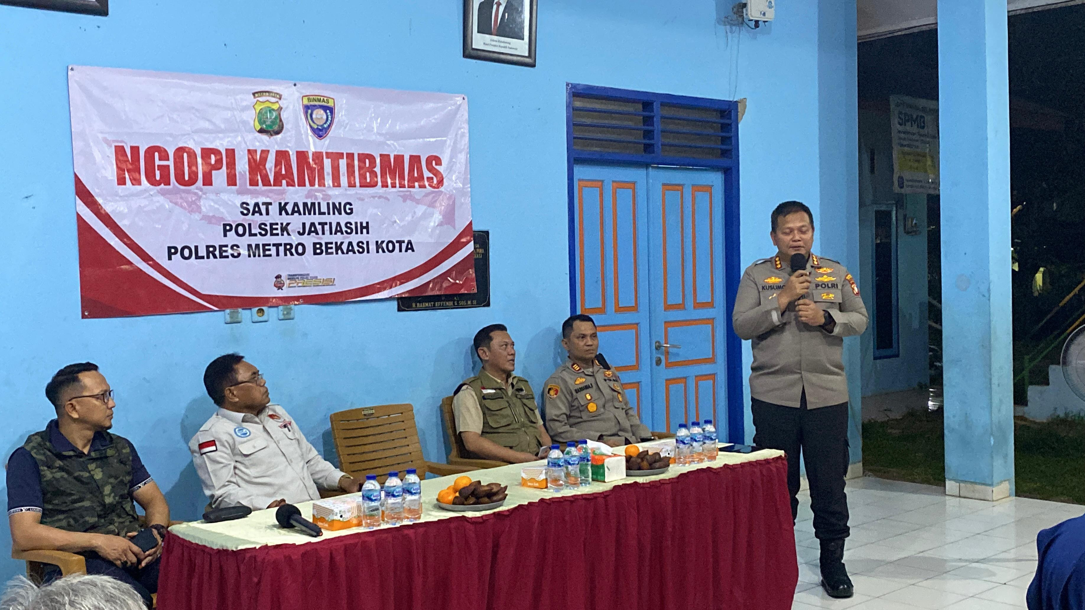 Ngopi Kamtibmas Kapolres Metro Bekasi Kota Serap Aspirasi Warga RW 02 Jatimekar, Kupas Solusi Knalpot Brong hingga Kendala Hotline 110