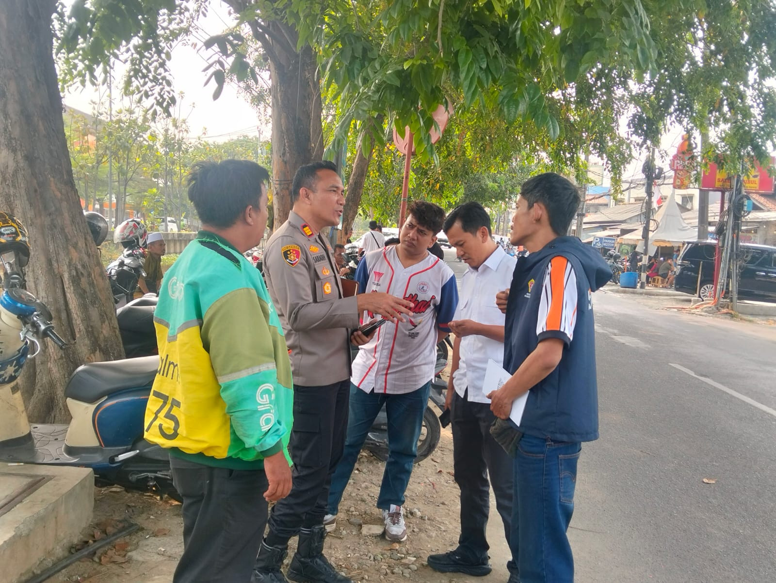Jaga Jakarta On The Spot, Kapolsek Bekasi Barat Ajak Jakmania Dukung Tim dengan Tertib dan Sportif