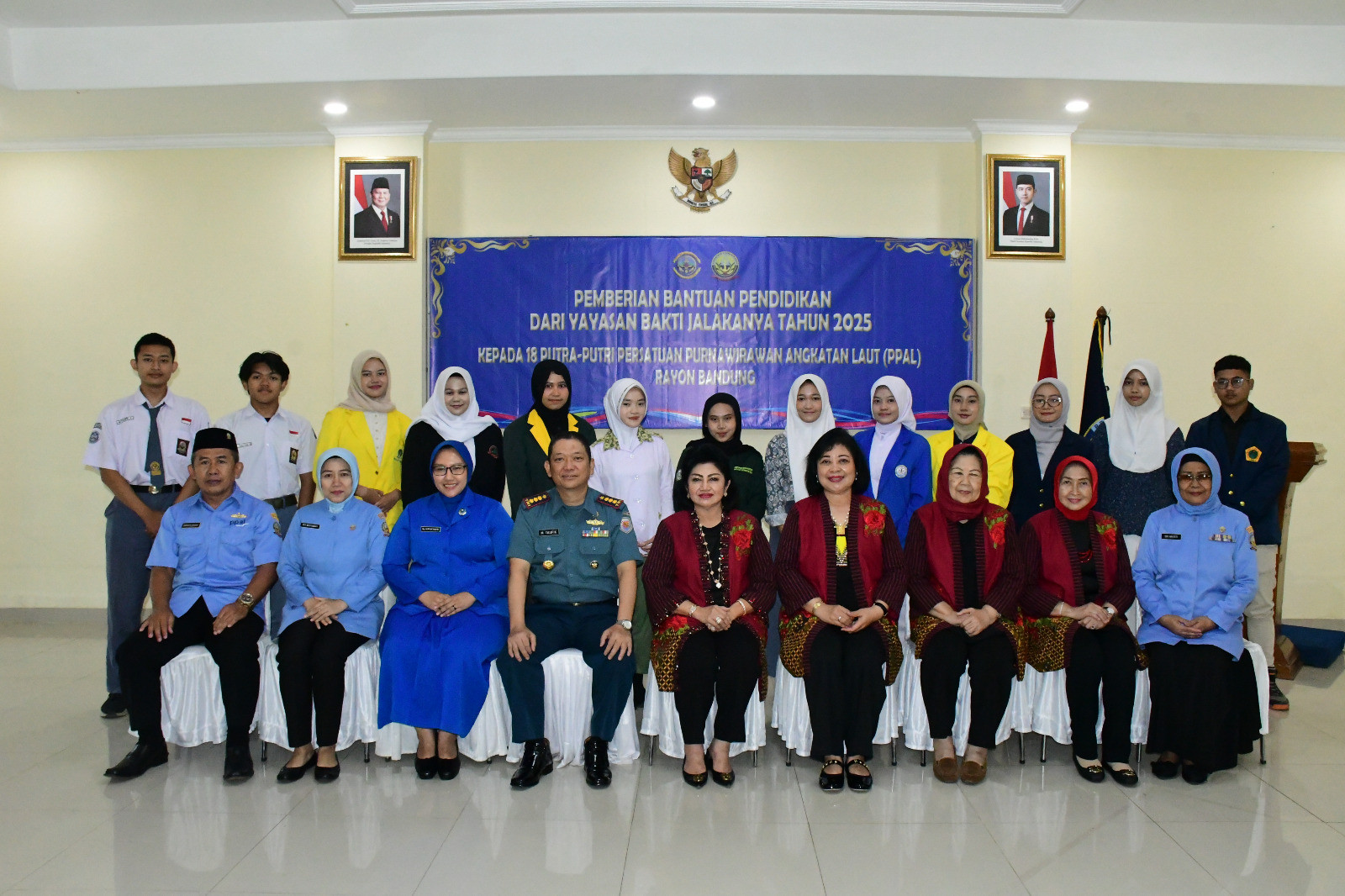 Putra-Putri Purnawirawan TNI AL Rayon Bandung Terima Bantuan Beasiswa Dari Yayasan Jalakanya