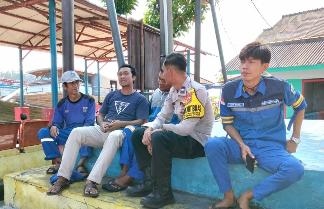 Bhabinkamtibmas Pulau Panggang Ajak Tokoh Masyarakat Perkuat Keamanan, Ingatkan Warga Waspada Premanisme dan Judi Online