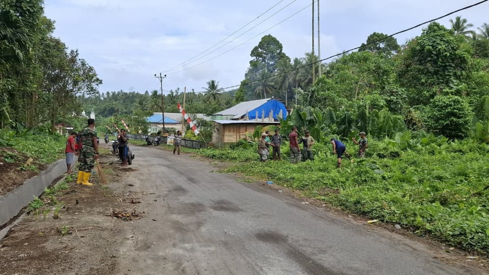 Warga Desa Balisoang Antusias Bekerja Sama dengan Satgas TMMD Selesaikan Pembangunan Drainase