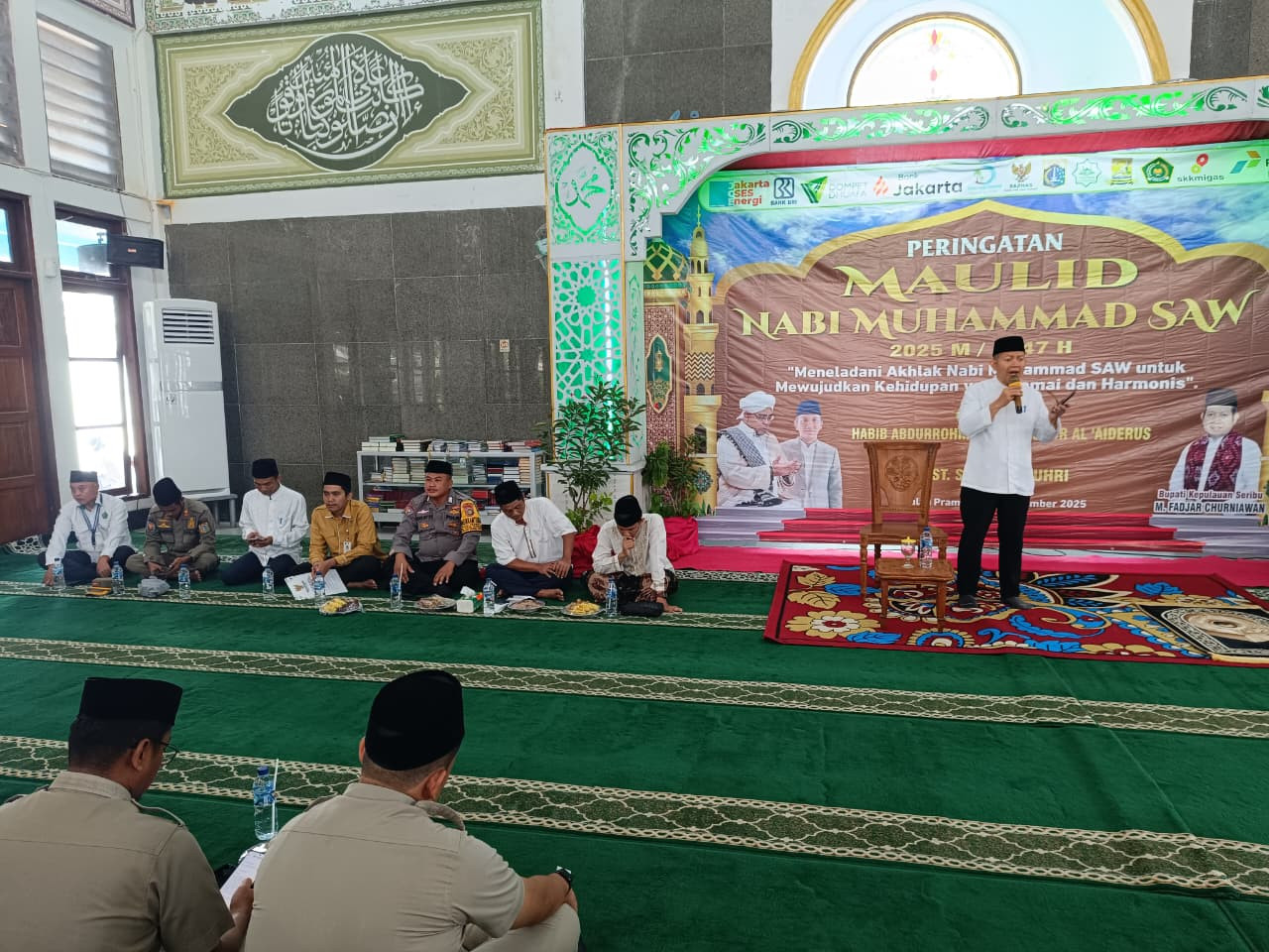 Bhabinkamtibmas Pulau Pramuka Hadiri Peringatan Maulid Nabi Muhammad SAW 1447 H di Masjid Al Makmuriyah