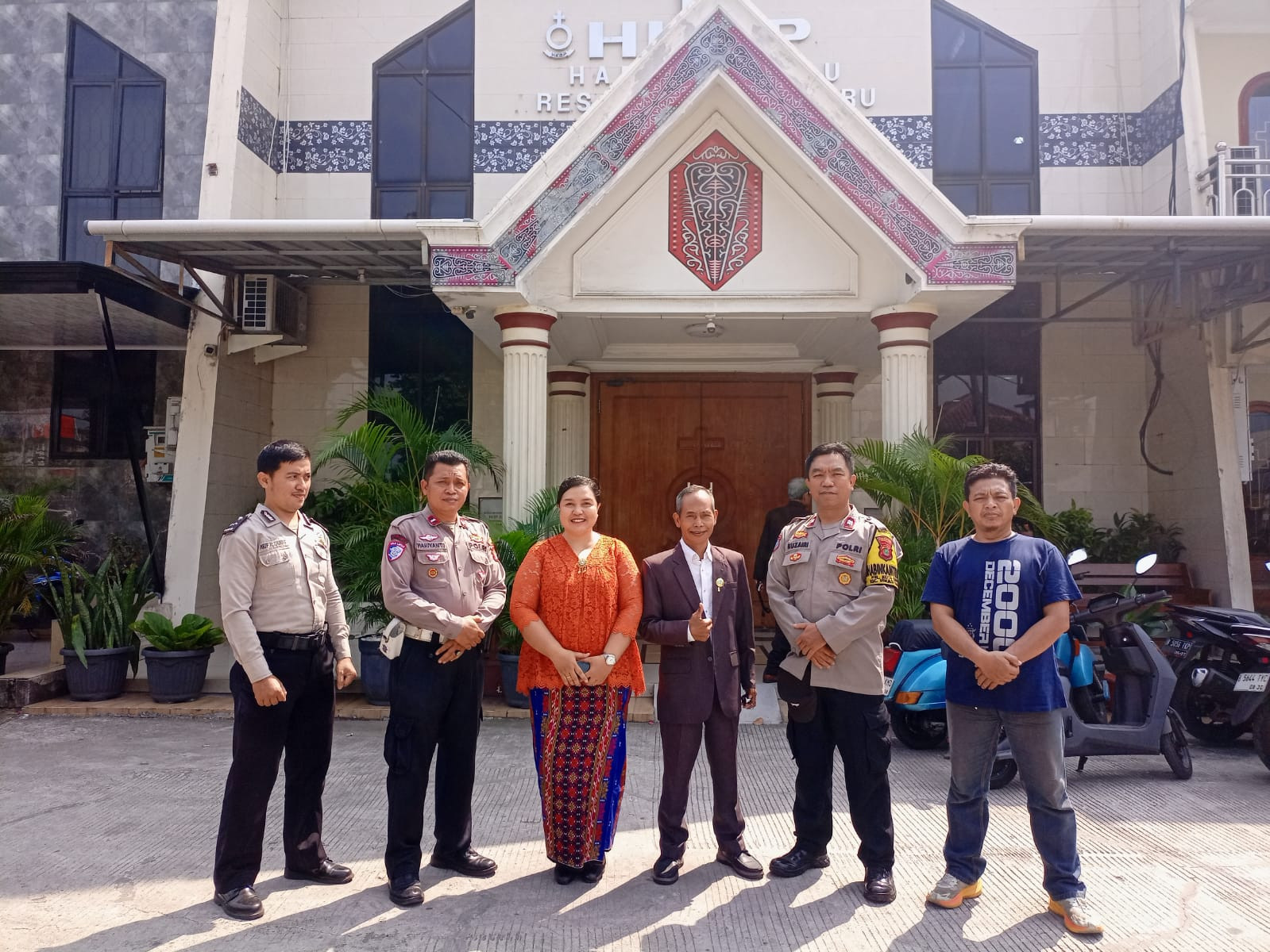 Monitoring ke Sejumlah Gereja, Kapolsek Bekasi Barat Pastikan Situasi Aman
