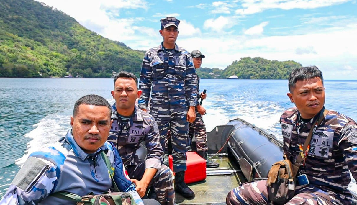 KRI Gulamah-869 Bawa Satgas EkspedisiI Rupiah Berdaulat Tiba di Banda Neira, Laksanakan Bakti Kesehatan dan Sosialisasi Cinta, Bangga, Paham Rupiah