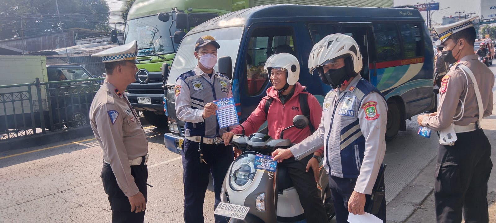 Polsek Bekasi Barat Gelar Operasi Patuh Jaya 2025, Edukasi Pengendara Lewat Pendekatan Humanis
