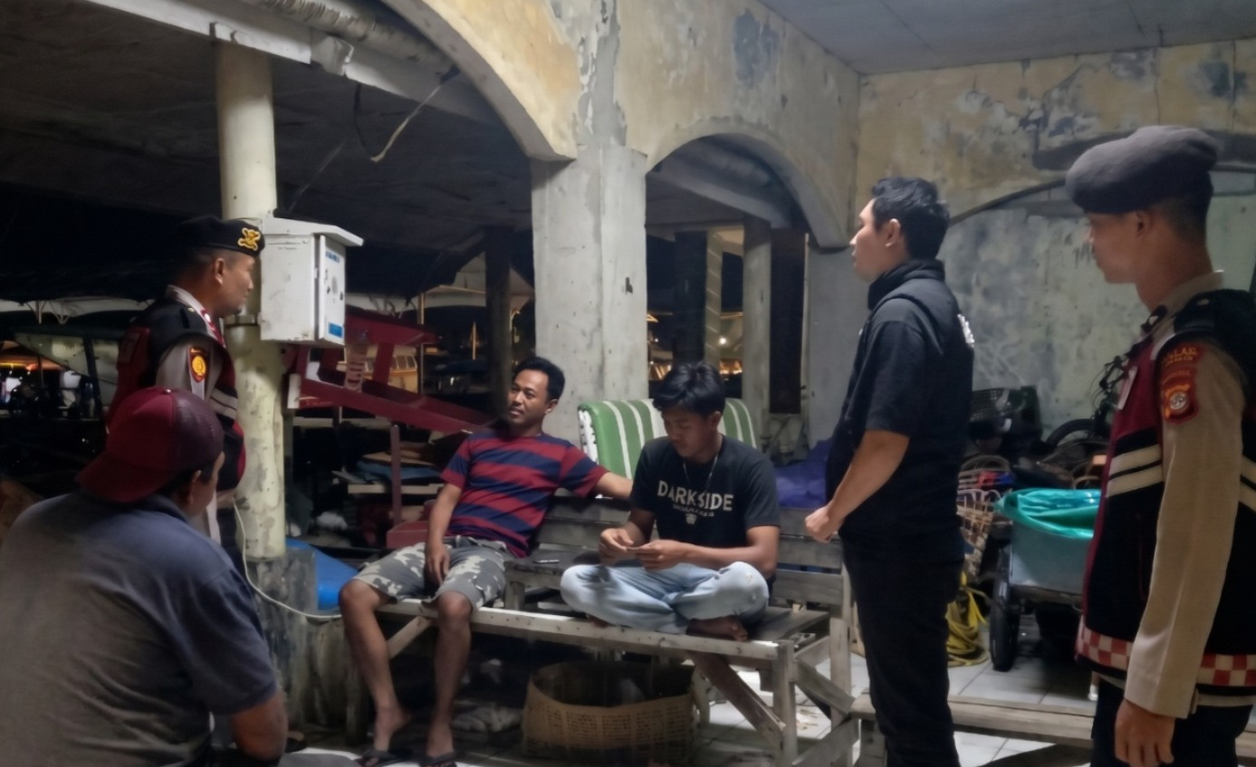 Patroli Malam Jakarta On The Spot, Polsek Kepulauan Seribu Selatan Perkuat Kedekatan dengan Warga Lewat Sosialisasi Layanan Polisi 110