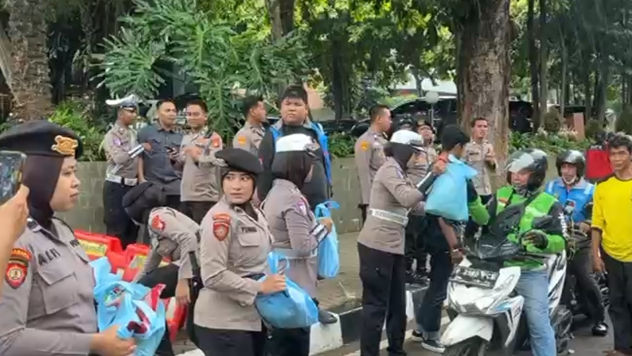 Jaga Jakarta Bersama, Polda Metro Jaya Hadirkan Bantuan untuk Pengemudi Ojol