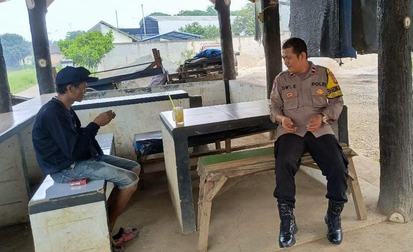 Bhabinkamtibmas Sumurbatu Sambangi Warga, Ajak Jaga Kerukunan dan Kepedulian Sosial