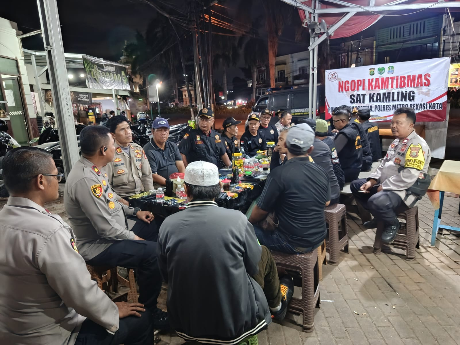 Polsek Medan Satria Gelar Ngopi Kamtibmas Bersama Pokdarkamtibmas dan Warga