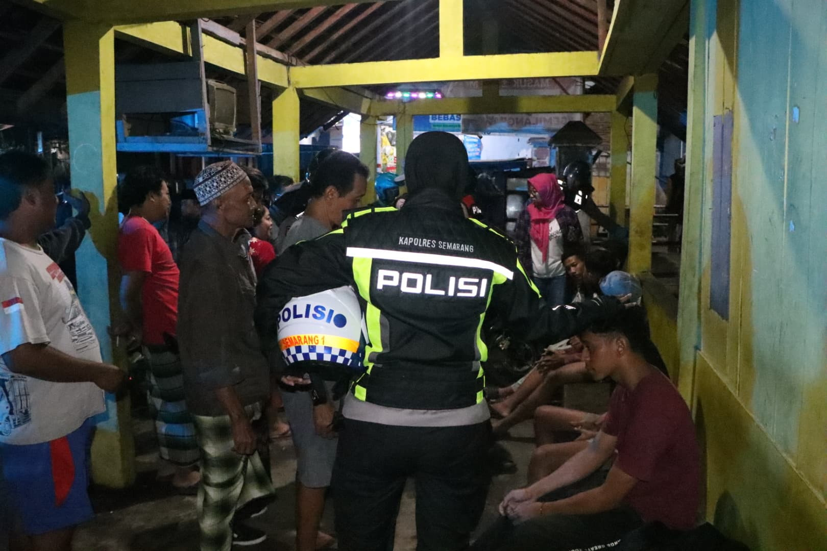 Patroli Malam Hari cegah aksi premanisme, AKBP Ratna Temukan Remaja Nongkrong dan Minum Miras