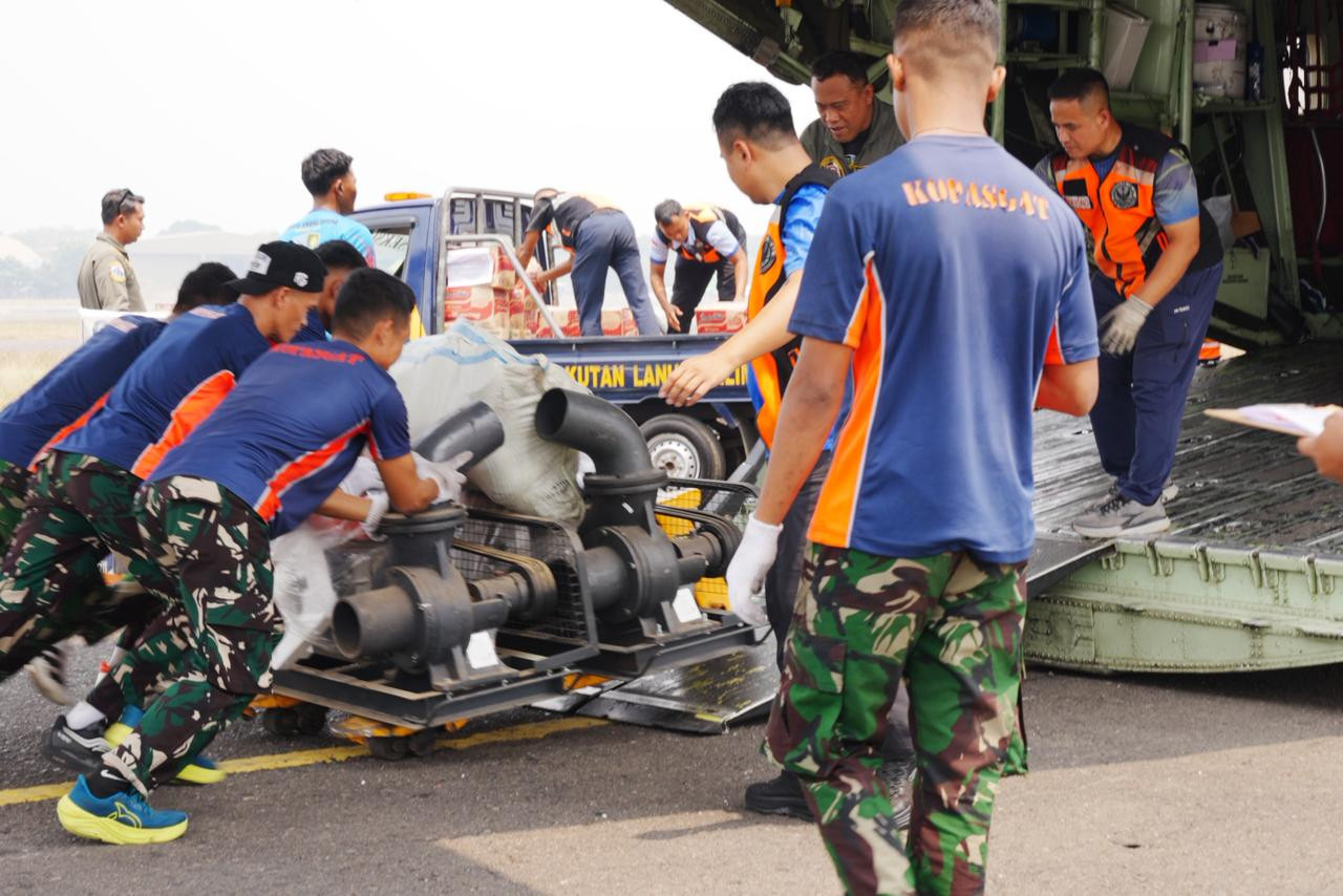 Hari Kedelapan Belas Penanganan Gempa NTT, TNI Kirim 1.054,603 Ton Bantuan