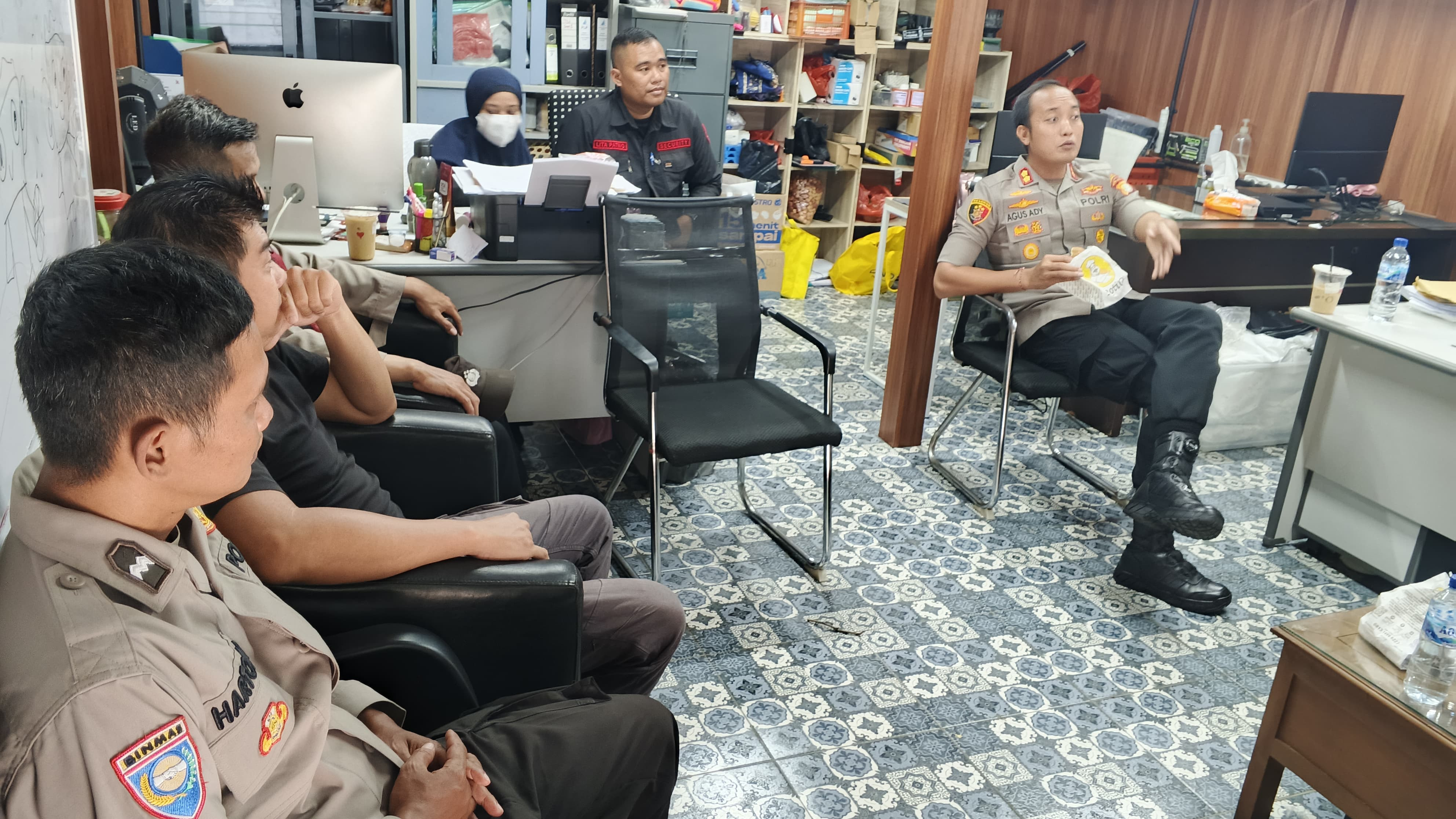 Polsek Metro Penjaringan Gelar Ngopi Kamtibmas di Satkamling, Perkuat Sinergi dengan Warga