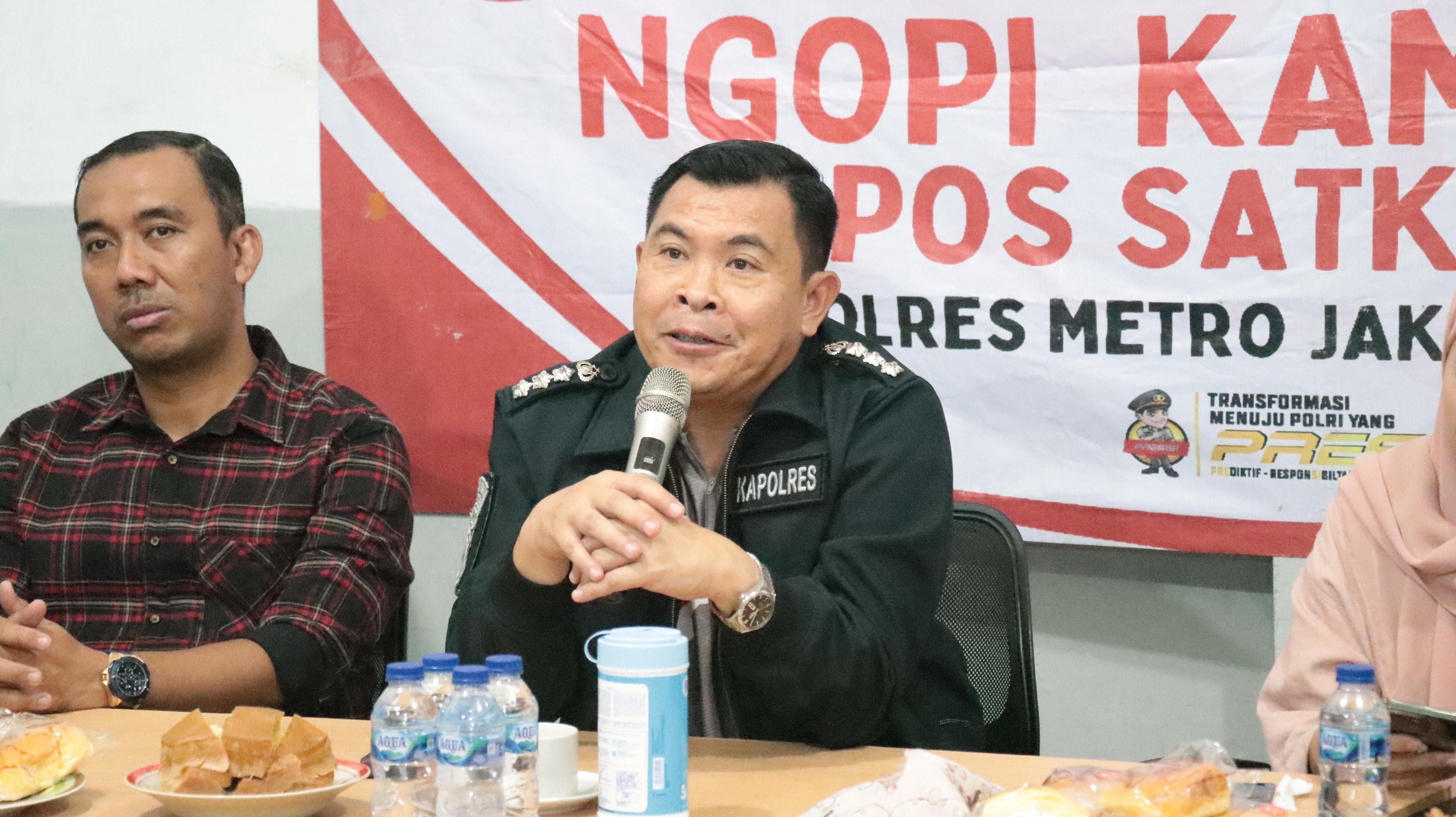 Kapolres Metro Jakarta Pusat Gelar Ngopi Kamtibmas Bersama Warga RW 02 Kelurahan Galur