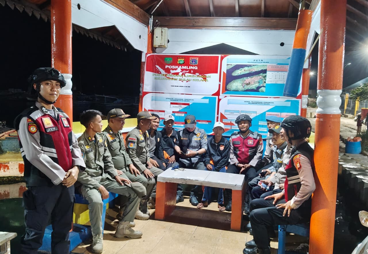 Polsek Kepulauan Seribu Utara Gelar Kegiatan Pos Kamling Bersama Tiga Pilar, Jaga Keamanan Lingkungan Tetap Kondusif