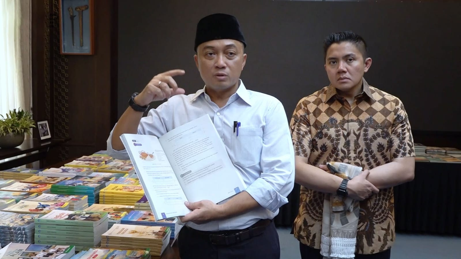 Prabowo Bertekad Perbaiki Buku Ajar SD-SMA, Jadikan Negara Lain sebagai Referensi