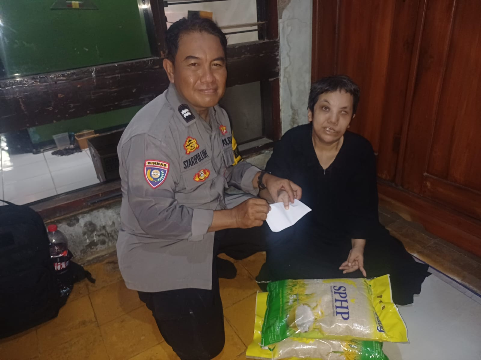 Bhabinkamtibmas Kranji Berbagi: Santuni Anak Yatim Disabilitas dengan Tali Asih