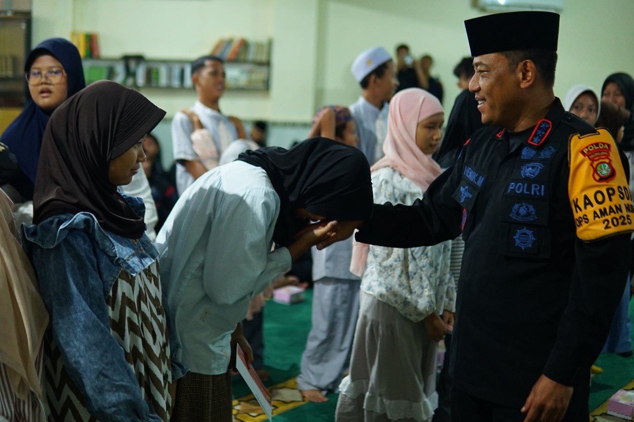 Brimob Polda Metro Jaya Tebar Kepedulian Lewat Santunan Anak Yatim dalam Peringatan Maulid Nabi Muhammad SAW 1447 H