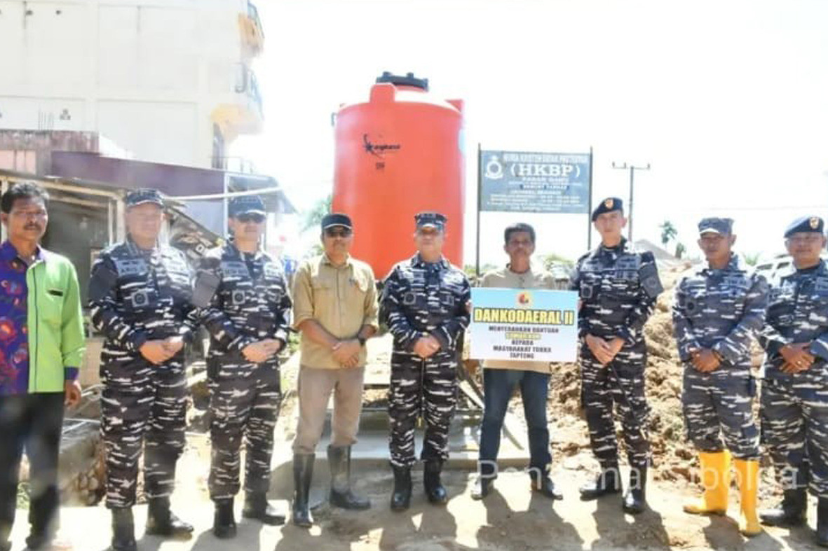 Danlanal Sibolga Dampingi Dankodaeral II Tinjau dan Serahkan Bantuan Sumur Bor di Tukka