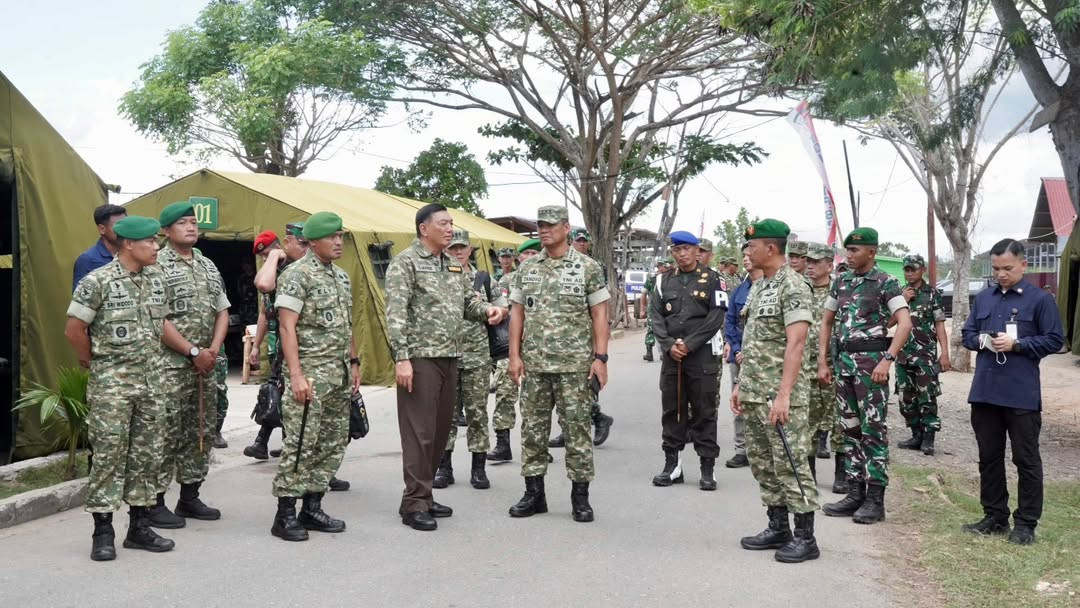 Wapang TNI Dampingi Menhan RI Kunjungi Yonif TP 821/Satria Bupolo di Pulau Buru