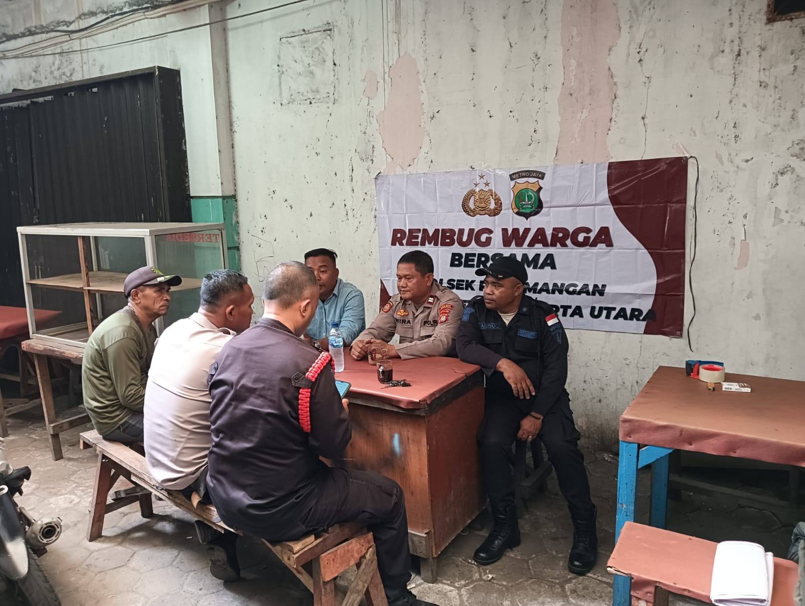 Personel Polsek Pademangan Lakukan Giat Rembug Warga Bersama Pengelola Security GBC