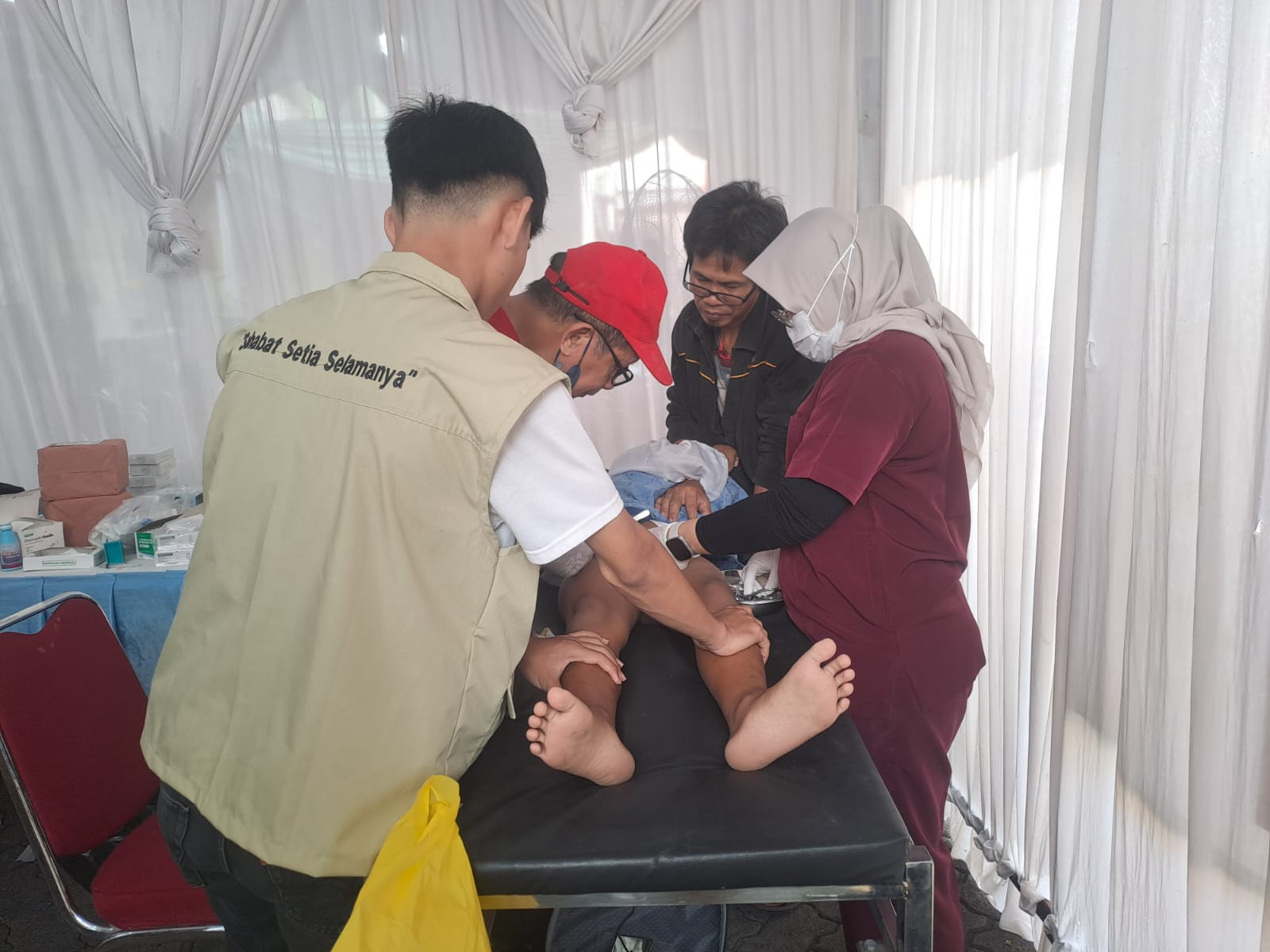 Sinergitas TNI-Polri: Bhabinkamtibmas dan Babinsa Hadiri Kegiatan Sunat/Khitan Masal di Adira Finance