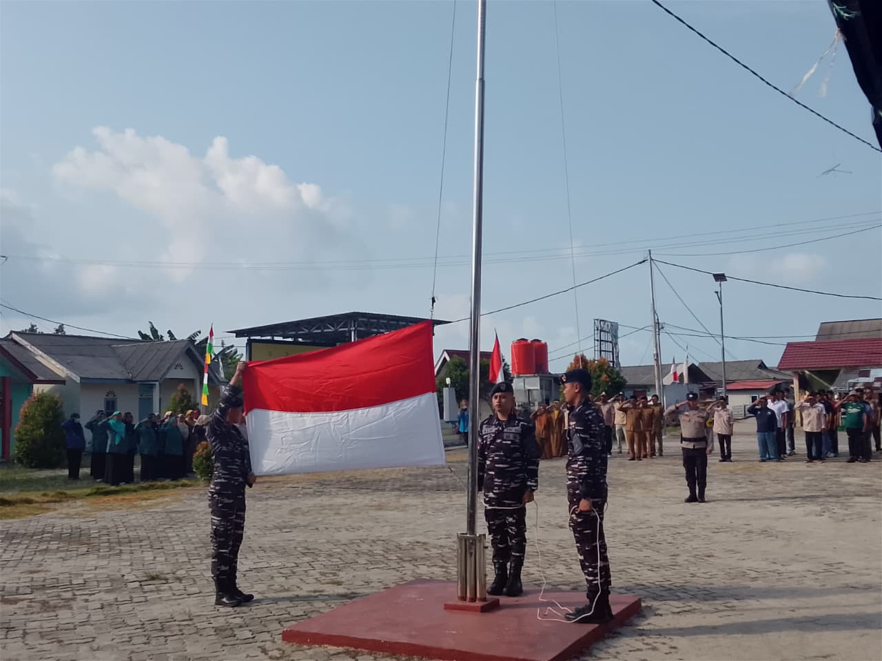 Posal dan Posbinter Jajaran Lanal Bintan Turut Meriahkan Upacara HUT Ke-81 Kemerdekaan RI