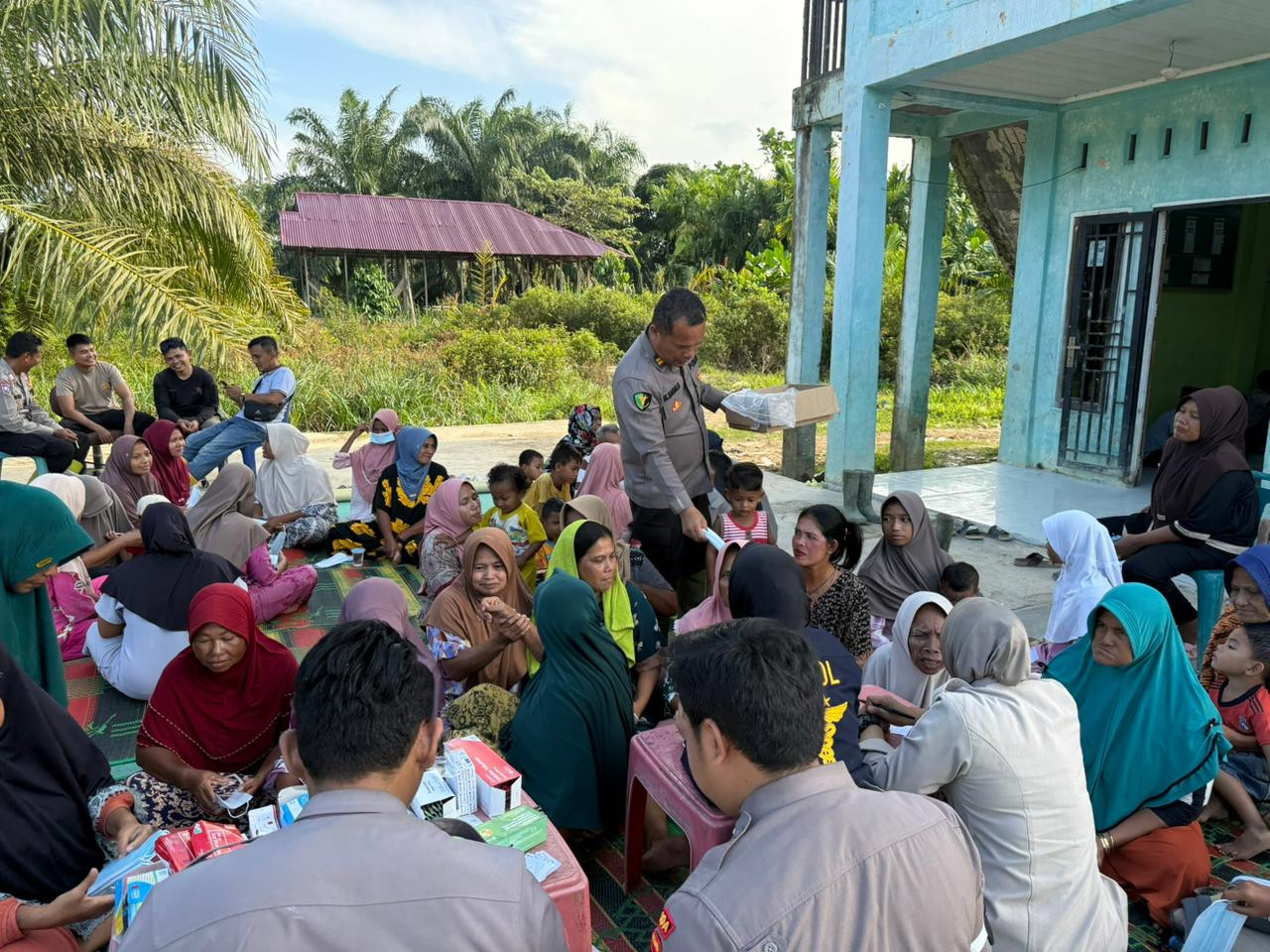 Polri Hadir Menyentuh dari Pintu ke Pintu: Layanan Kesehatan dan Home Visit Ringankan Derita Warga Terdampak Banjir Aceh Tamiang