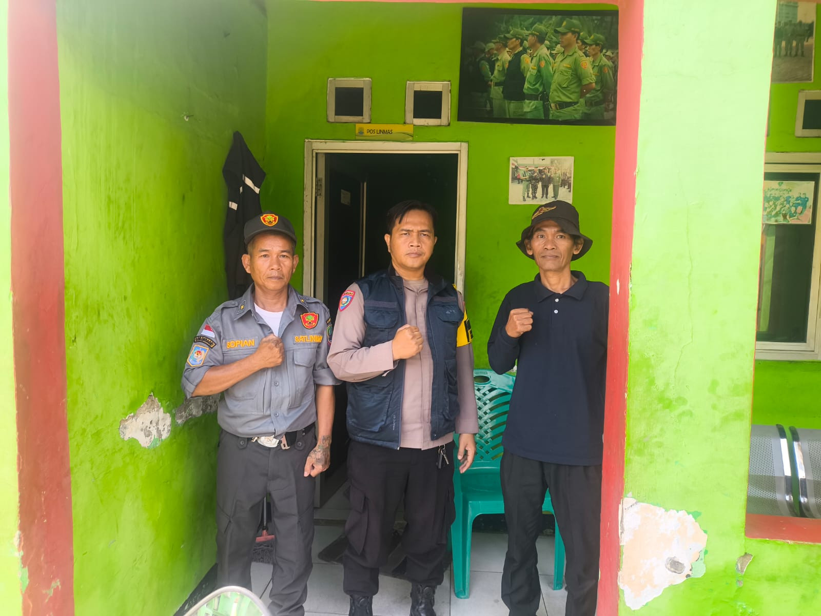 Bhabinkamtibmas Jatikramat Ajak Linmas Perkuat Sinergi Jaga Keamanan Lingkungan