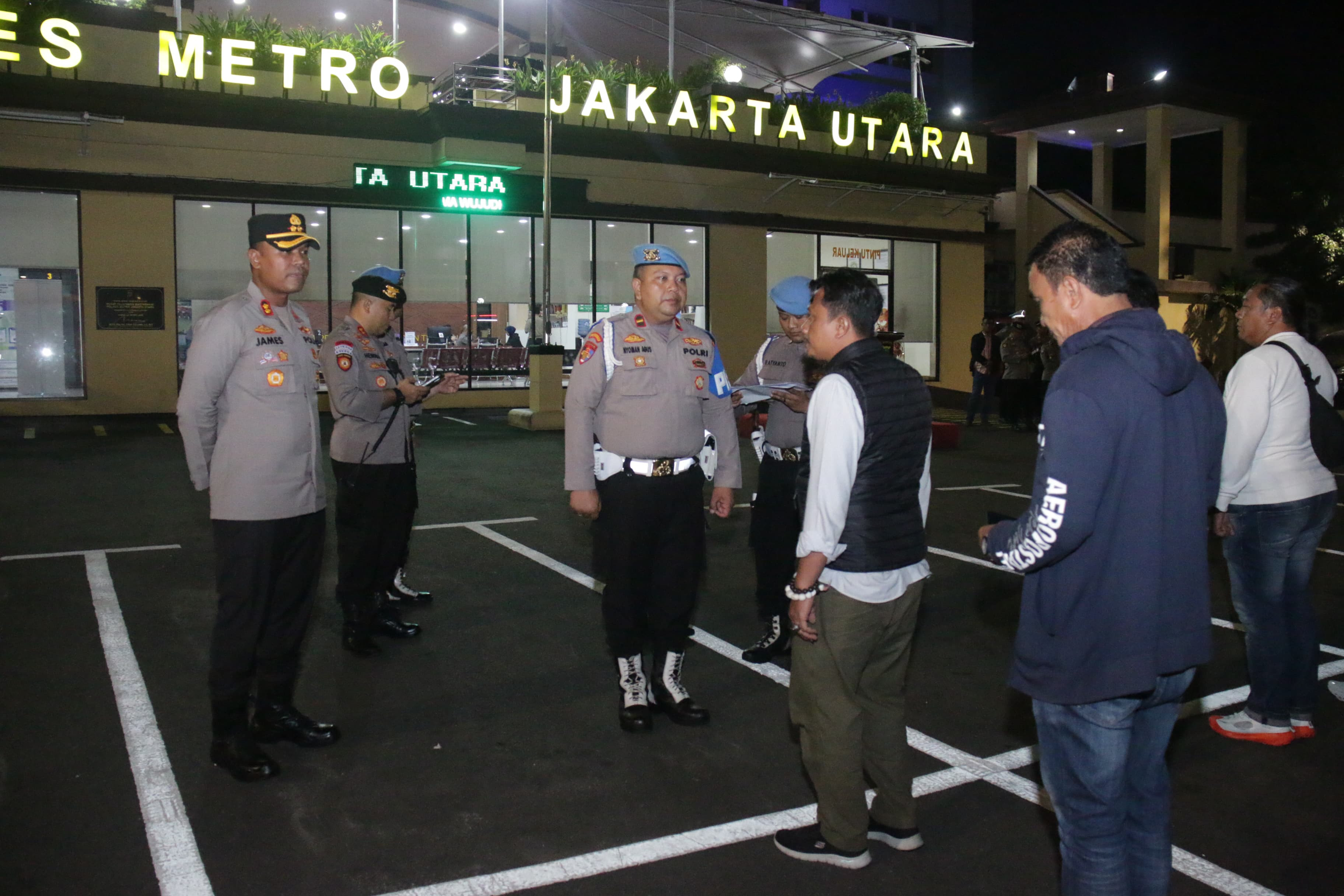 Wakapolres Metro Jakarta Utara Pimpin Apel Malam dan Kegiatan KRYD Patroli Skala Besar