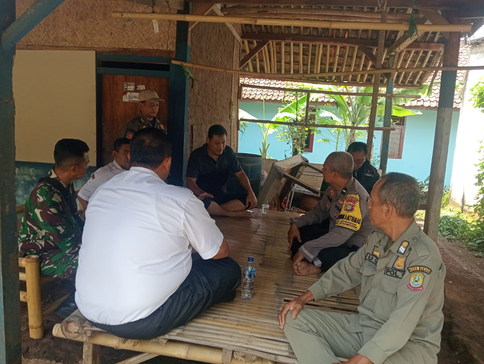 Bangun Sinergisitas, Bhabinkamtibmas Jatirangga Ajak Pengurus RW Perketat Keamanan Lingkungan