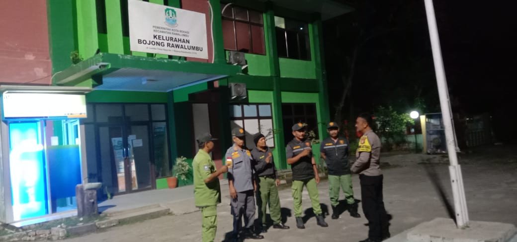 Bhabinkamtibmas Bojong Rawalumbu Tingkatkan Patroli Malam, Ingatkan Warga Soal Waspada Kriminalitas