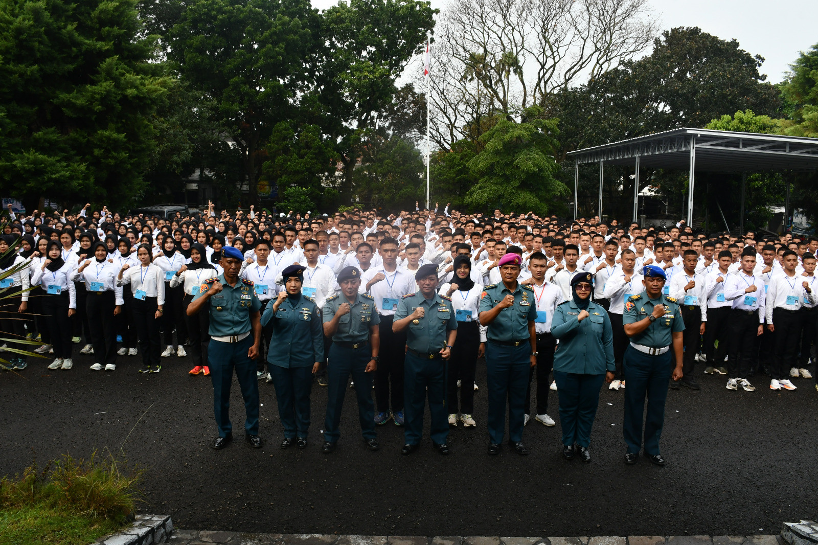 Komandan Lanal Bandung Berikan Pengarahan dan Penandatanganan Pakta Integritas Panitia Daerah Penerimaan Caba, Cabawan dan Tamtama PK TNI AL Gelombang II Tahun 2025