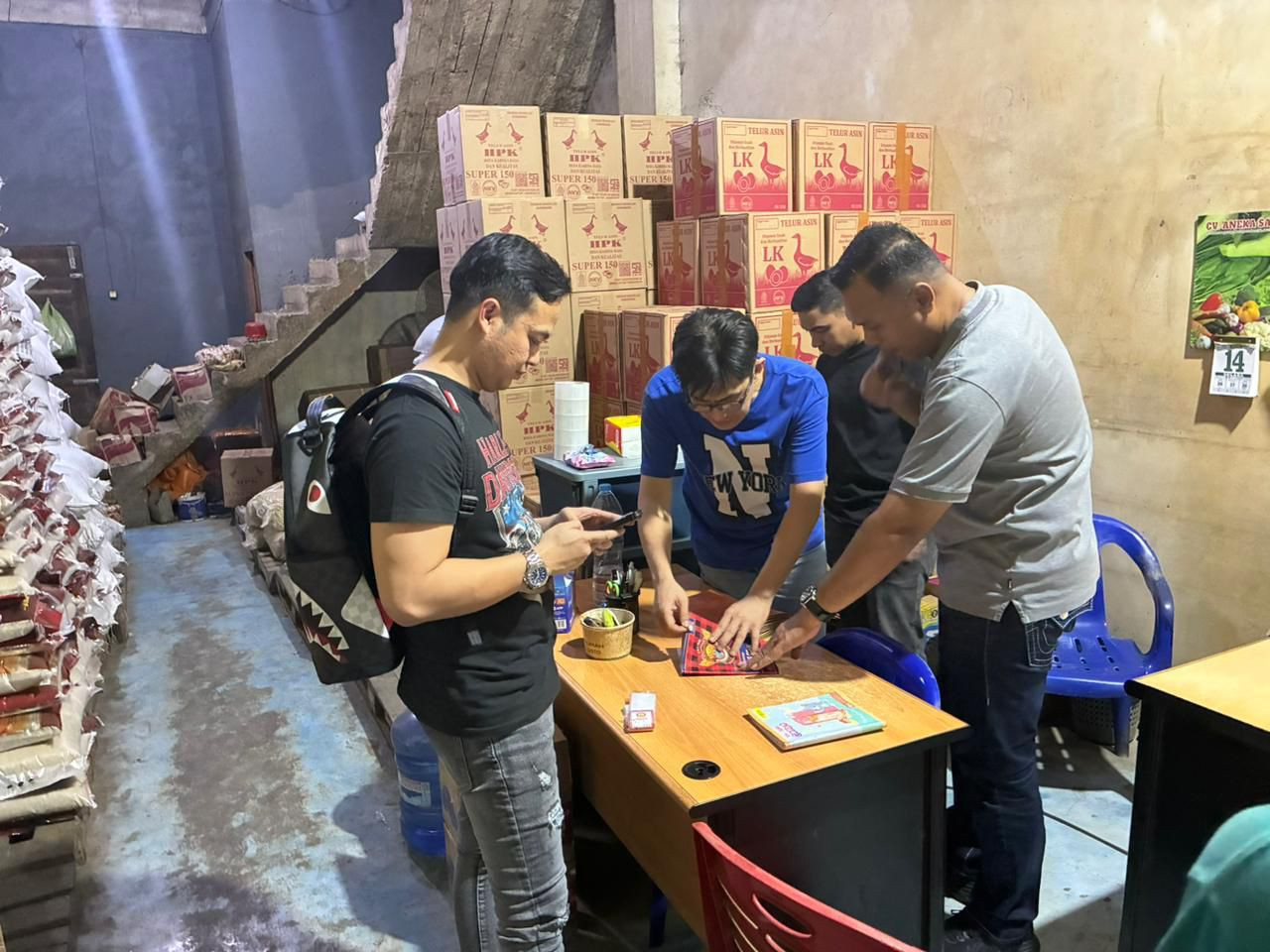 Bareskrim Polri Bongkar Penyelundupan 23 Ton Bawang dan Cabai di Pontianak